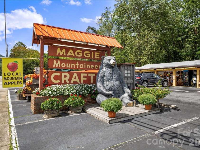 30 Sleeping Bear Ridge, Maggie Valley, NC 28751.  MLS# CAR4393573, YatesRealty ID 31290. Maggie Valley