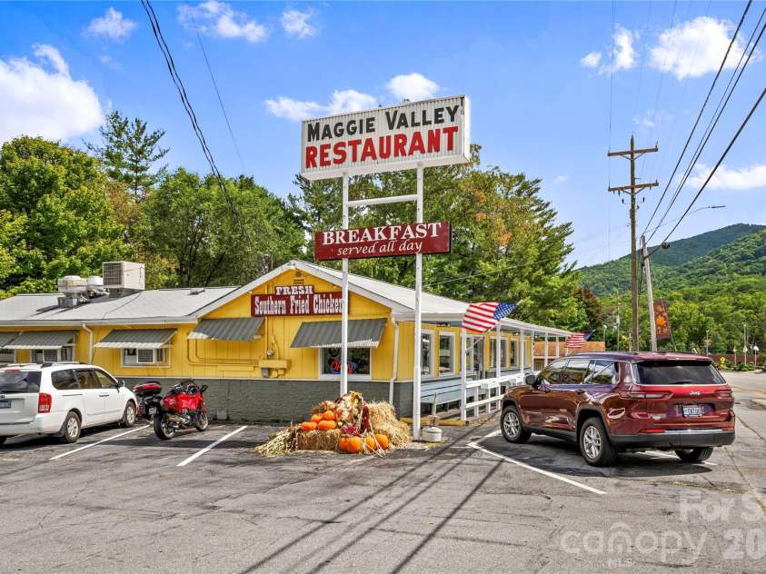 30 Sleeping Bear Ridge, Maggie Valley, NC 28751.  MLS# CAR4393573, YatesRealty ID 31290. Maggie Valley