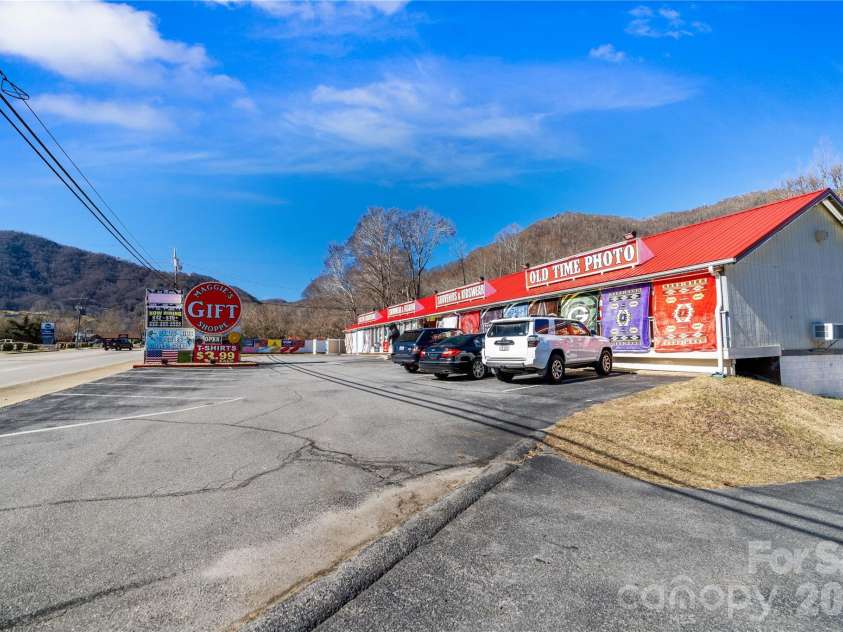 30 Sleeping Bear Ridge, Maggie Valley, NC 28751.  MLS# CAR4393573, YatesRealty ID 31290. Maggie Valley