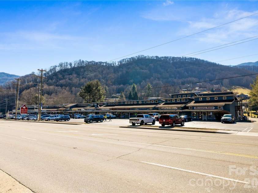 30 Sleeping Bear Ridge, Maggie Valley, NC 28751.  MLS# CAR4393573, YatesRealty ID 31290. Maggie Valley 