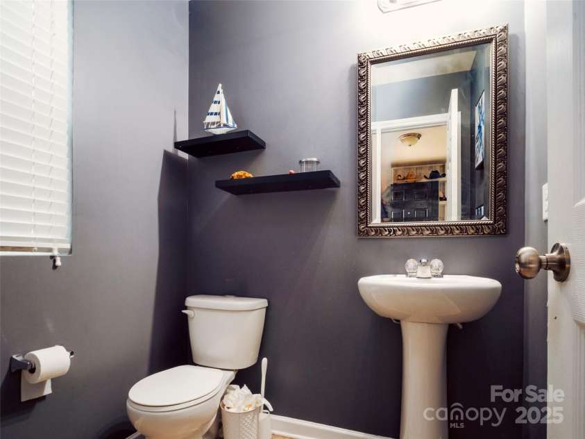 6331 Ganso Lane, Charlotte, NC 28214.  MLS# CAR4286111, YatesRealty ID 31291. Bath