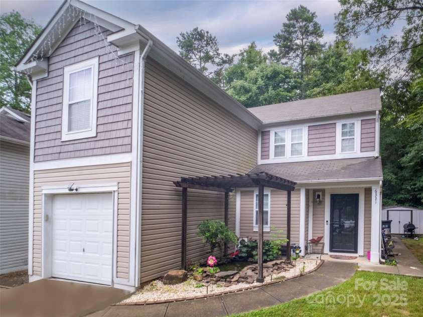 6331 Ganso Lane, Charlotte, NC 28214.  MLS# CAR4286111, YatesRealty ID 31291. Front