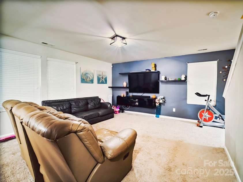 6331 Ganso Lane, Charlotte, NC 28214.  MLS# CAR4286111, YatesRealty ID 31291. Living Room