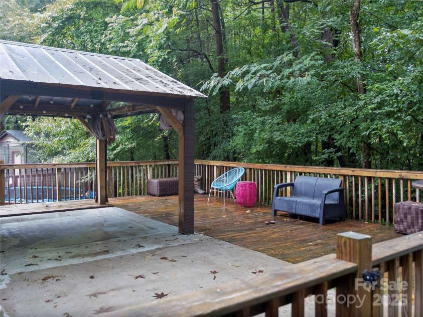 6331 Ganso Lane, Charlotte, NC 28214.  MLS# CAR4286111, YatesRealty ID 31291. Rear Deck