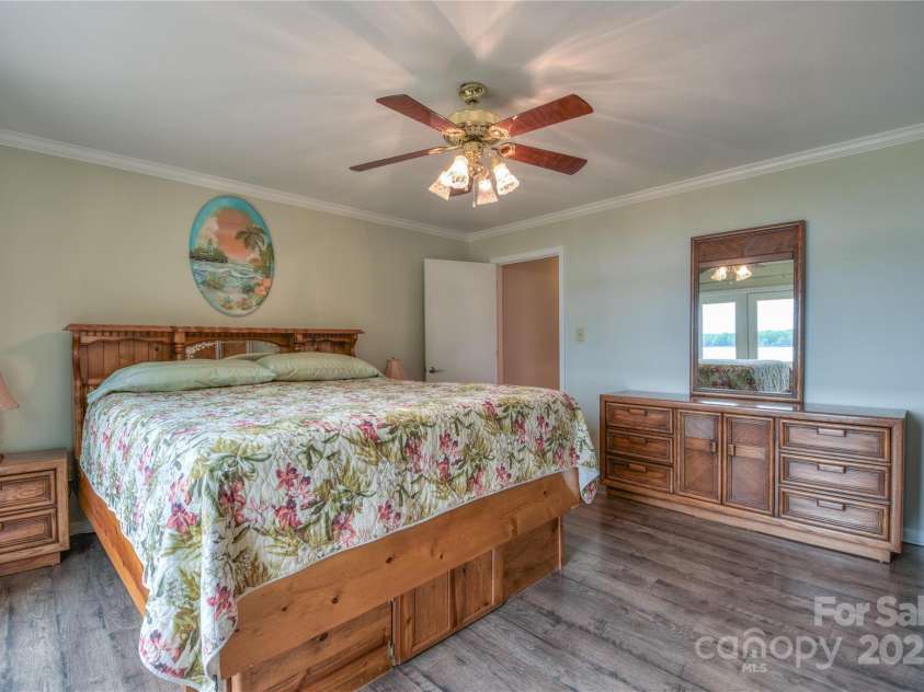 7942 Vista View Drive, Sherrills Ford, NC 28673.  MLS# CAR4251660, YatesRealty ID 31292. 