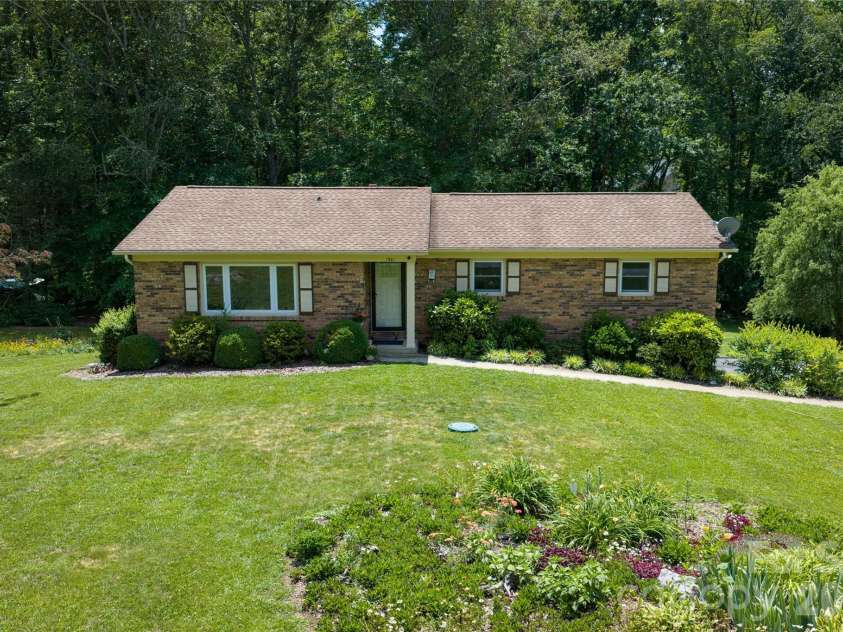 1541 Glenheath Drive, Hendersonville, NC 28791.  MLS# CAR4391545, YatesRealty ID 31294. 