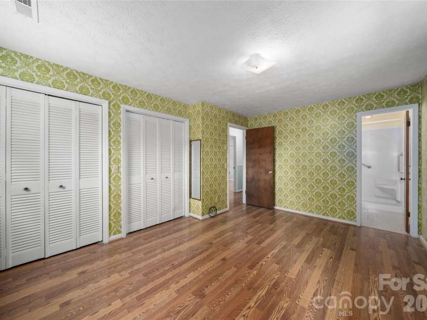 1541 Glenheath Drive, Hendersonville, NC 28791.  MLS# CAR4391545, YatesRealty ID 31294. 