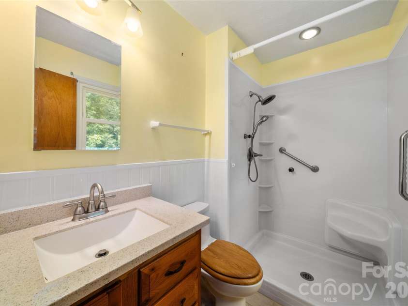 1541 Glenheath Drive, Hendersonville, NC 28791.  MLS# CAR4391545, YatesRealty ID 31294. 
