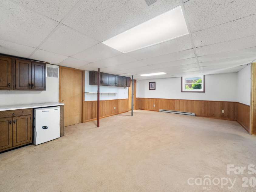 1541 Glenheath Drive, Hendersonville, NC 28791.  MLS# CAR4391545, YatesRealty ID 31294. 