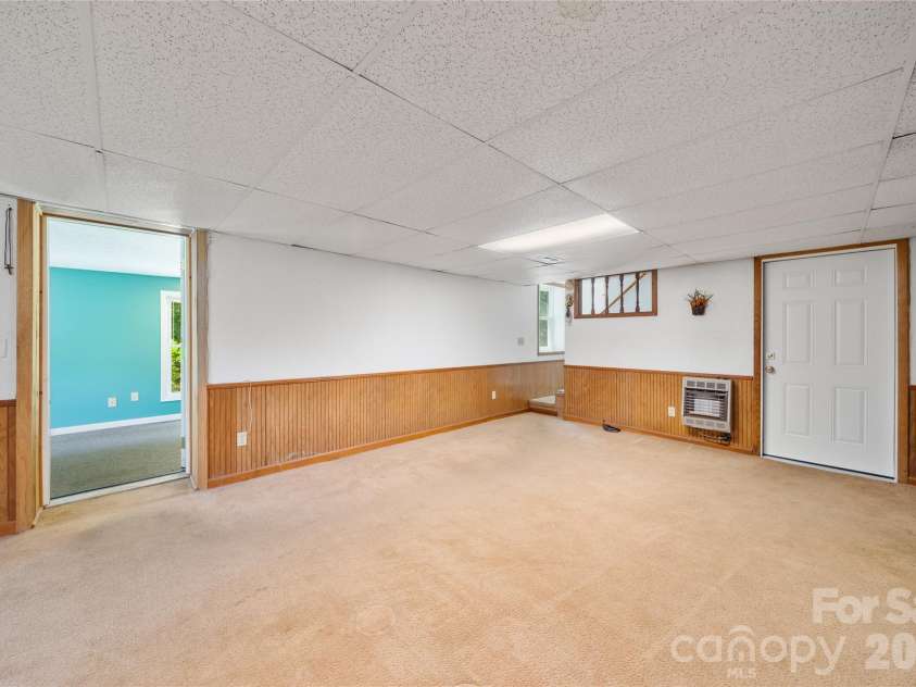 1541 Glenheath Drive, Hendersonville, NC 28791.  MLS# CAR4391545, YatesRealty ID 31294. 