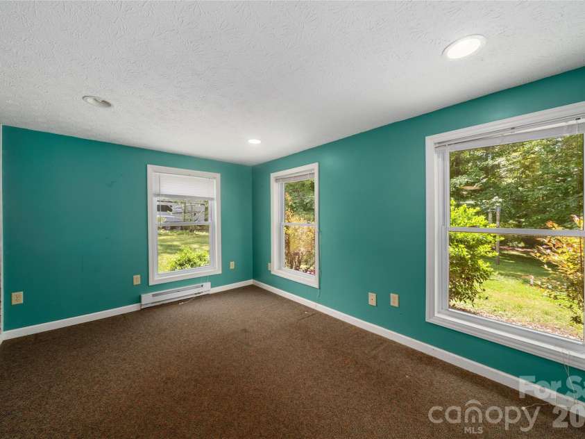 1541 Glenheath Drive, Hendersonville, NC 28791.  MLS# CAR4391545, YatesRealty ID 31294. 