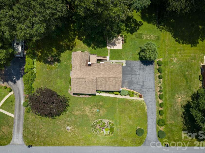 1541 Glenheath Drive, Hendersonville, NC 28791.  MLS# CAR4391545, YatesRealty ID 31294. 