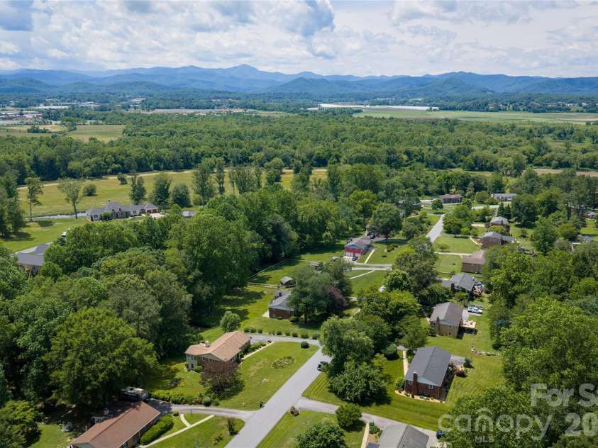 1541 Glenheath Drive, Hendersonville, NC 28791.  MLS# CAR4391545, YatesRealty ID 31294. 