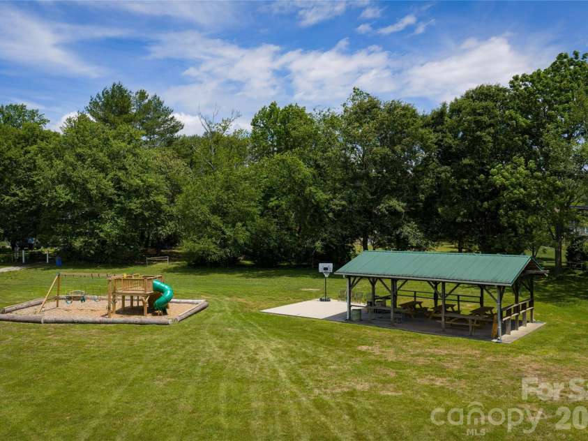1541 Glenheath Drive, Hendersonville, NC 28791.  MLS# CAR4391545, YatesRealty ID 31294. 