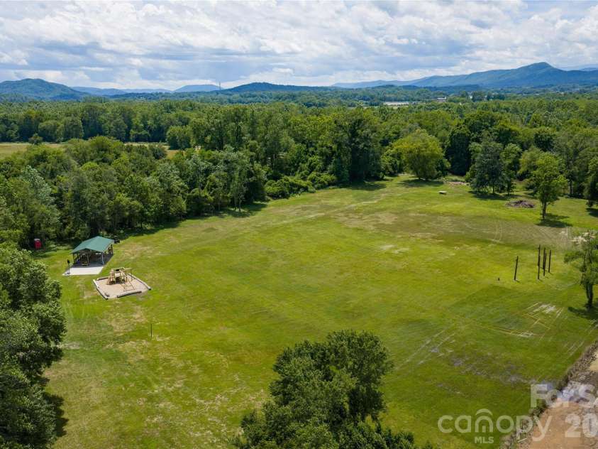 1541 Glenheath Drive, Hendersonville, NC 28791.  MLS# CAR4391545, YatesRealty ID 31294. 