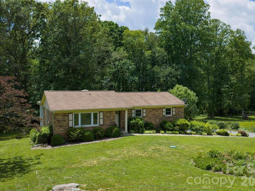 1541 Glenheath Drive, Hendersonville, NC 28791.  MLS# CAR4391545, YatesRealty ID 31294. 