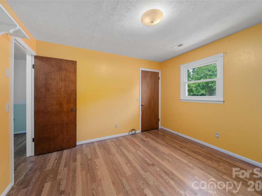 1541 Glenheath Drive, Hendersonville, NC 28791.  MLS# CAR4391545, YatesRealty ID 31294. 