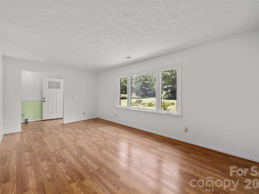 1541 Glenheath Drive, Hendersonville, NC 28791.  MLS# CAR4391545, YatesRealty ID 31294. 