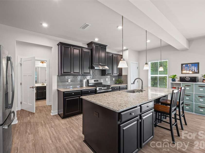 10295 October Glory Way, Charlotte, NC 28215.  MLS# CAR4389910, YatesRealty ID 31295. 