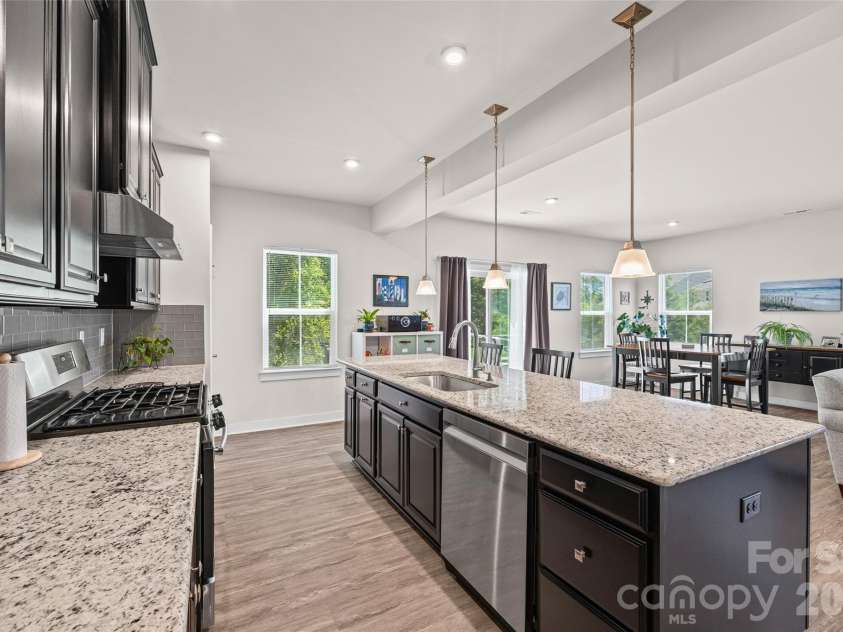 10295 October Glory Way, Charlotte, NC 28215.  MLS# CAR4389910, YatesRealty ID 31295. 