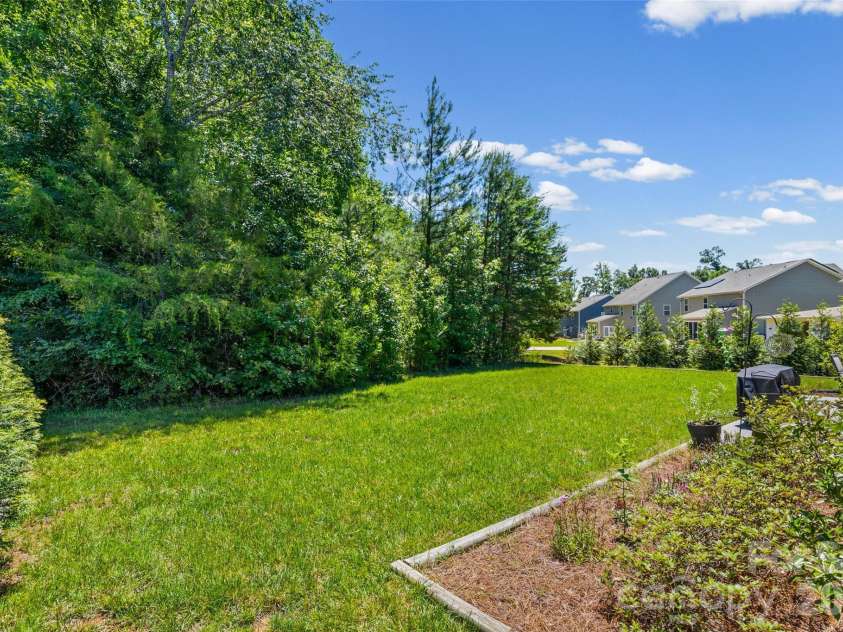 10295 October Glory Way, Charlotte, NC 28215.  MLS# CAR4389910, YatesRealty ID 31295. 