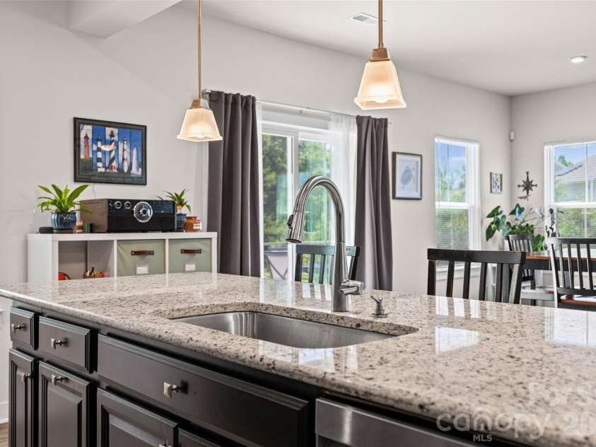 10295 October Glory Way, Charlotte, NC 28215.  MLS# CAR4389910, YatesRealty ID 31295. DEEP STAINLESS STEEL, SINGLE BOWL SINK!