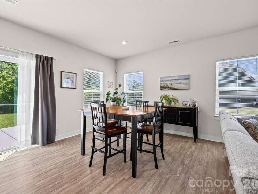 10295 October Glory Way, Charlotte, NC 28215.  MLS# CAR4389910, YatesRealty ID 31295. GENEROUS DINING AREA!