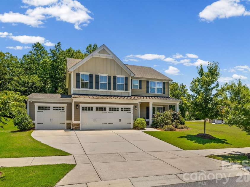 10295 October Glory Way, Charlotte, NC 28215.  MLS# CAR4389910, YatesRealty ID 31295. HARD TO FIND 3-CAR GARAGE!