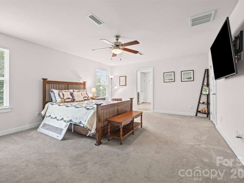 10295 October Glory Way, Charlotte, NC 28215.  MLS# CAR4389910, YatesRealty ID 31295. HUGE PRIMARY BEDROOM!