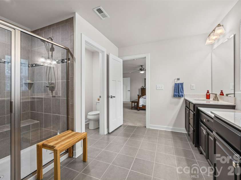 10295 October Glory Way, Charlotte, NC 28215.  MLS# CAR4389910, YatesRealty ID 31295. WALK IN SHOWER!