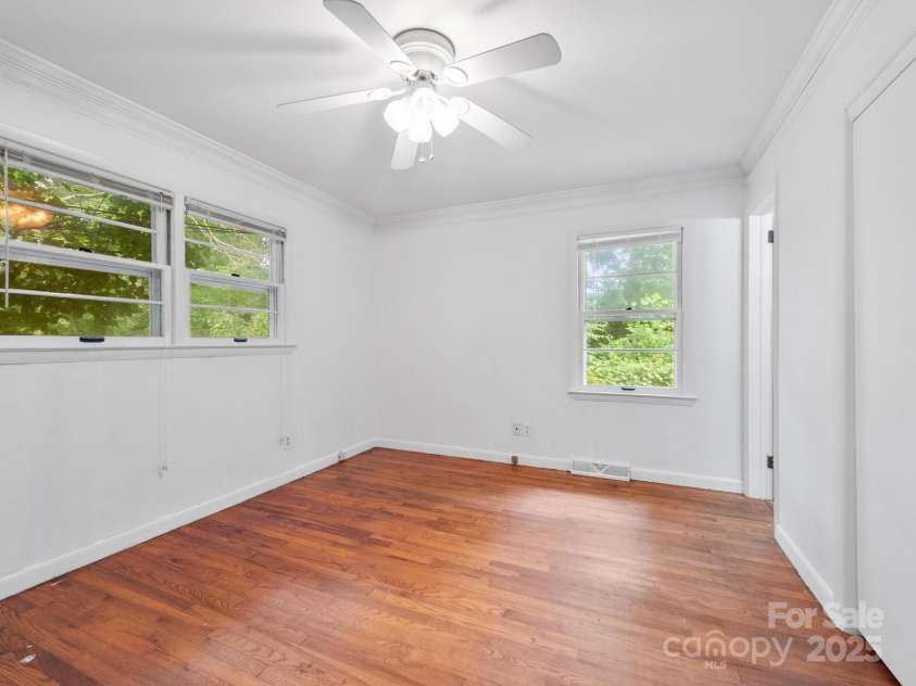 422 Hillcrest Circle, Hendersonville, NC 28792.  MLS# CAR4281746, YatesRealty ID 31295. Primary Bedroom