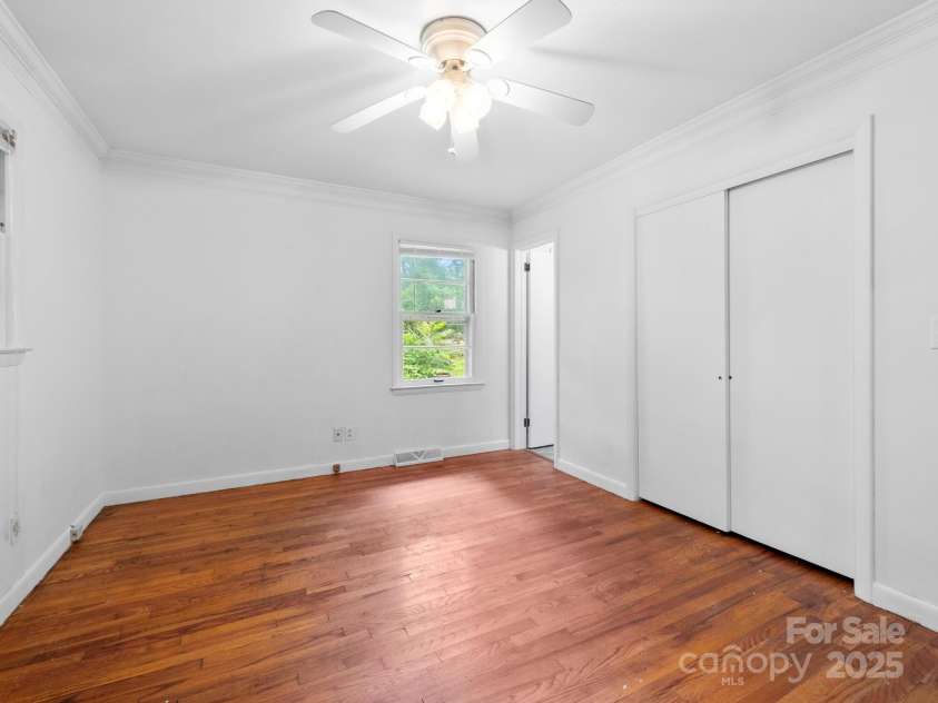 422 Hillcrest Circle, Hendersonville, NC 28792.  MLS# CAR4281746, YatesRealty ID 31295. Primary Bedroom