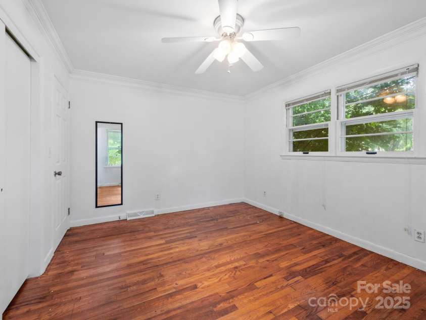 422 Hillcrest Circle, Hendersonville, NC 28792.  MLS# CAR4281746, YatesRealty ID 31295. Primary Bedroom