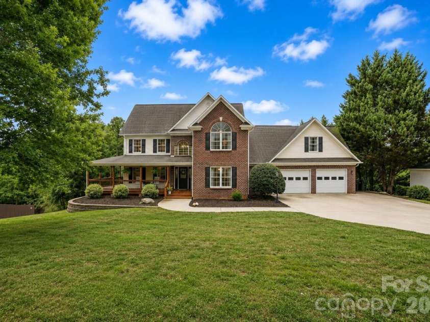 4616 20th Street Place, Hickory, NC 28601.  MLS# CAR4385473, YatesRealty ID 31296. 