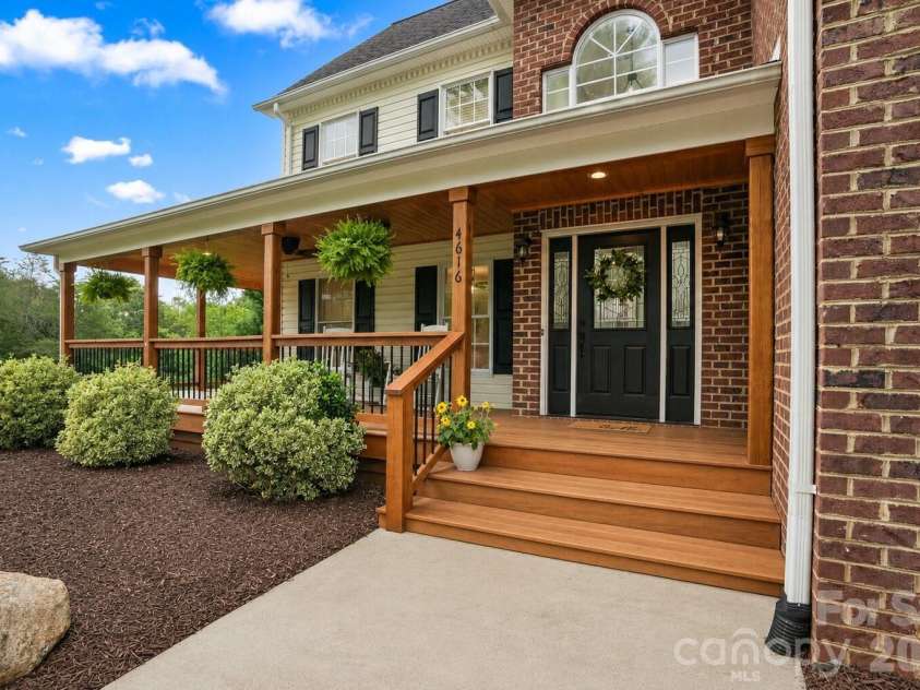 4616 20th Street Place, Hickory, NC 28601.  MLS# CAR4385473, YatesRealty ID 31296. 