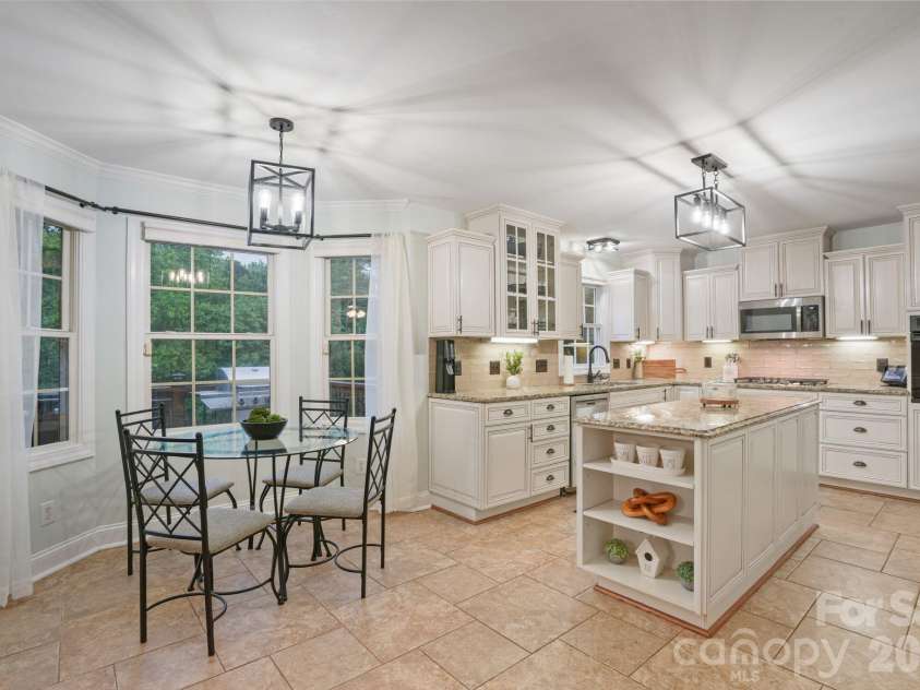 4616 20th Street Place, Hickory, NC 28601.  MLS# CAR4385473, YatesRealty ID 31296. 