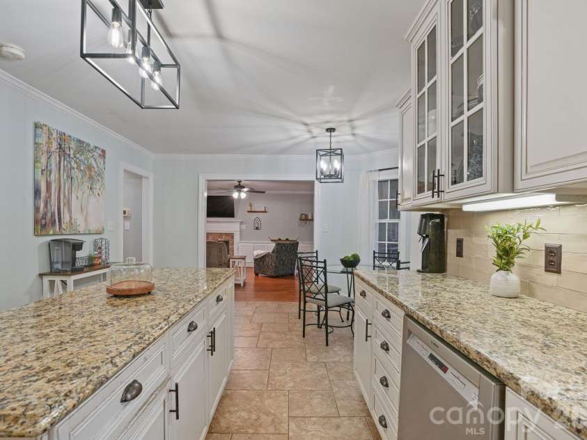 4616 20th Street Place, Hickory, NC 28601.  MLS# CAR4385473, YatesRealty ID 31296. 
