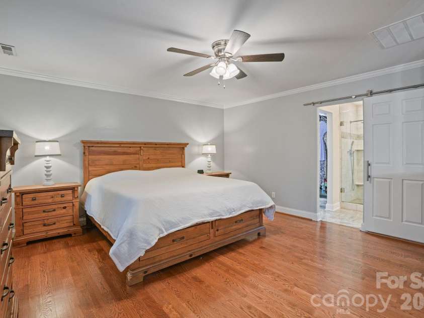 4616 20th Street Place, Hickory, NC 28601.  MLS# CAR4385473, YatesRealty ID 31296. 