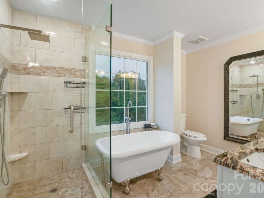 4616 20th Street Place, Hickory, NC 28601.  MLS# CAR4385473, YatesRealty ID 31296. 
