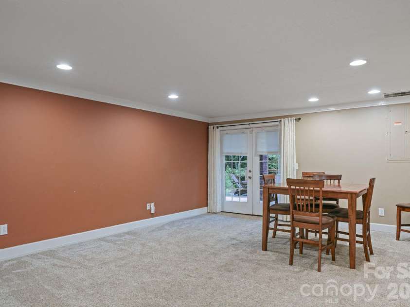 4616 20th Street Place, Hickory, NC 28601.  MLS# CAR4385473, YatesRealty ID 31296. 