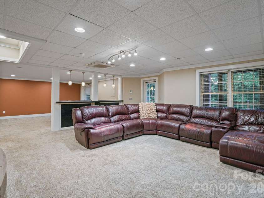 4616 20th Street Place, Hickory, NC 28601.  MLS# CAR4385473, YatesRealty ID 31296. 