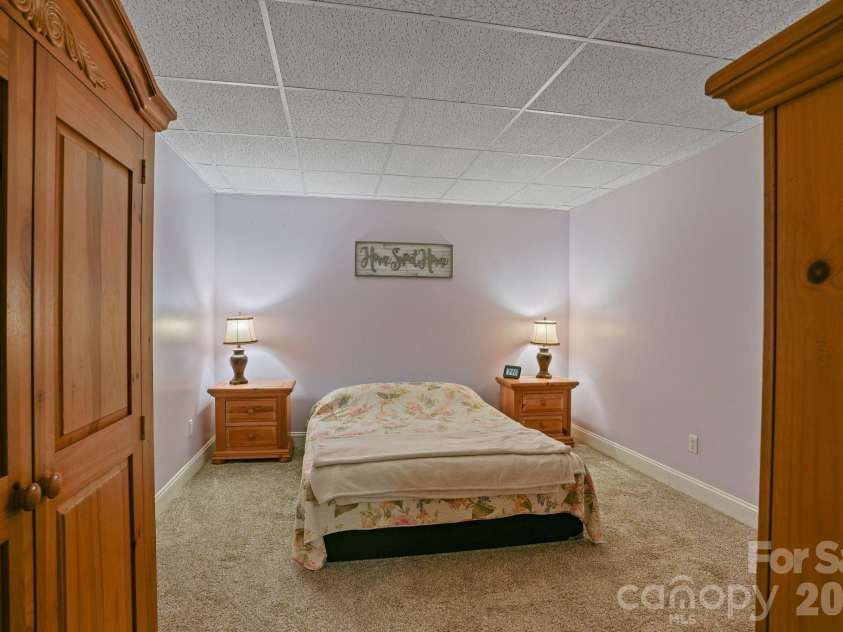 4616 20th Street Place, Hickory, NC 28601.  MLS# CAR4385473, YatesRealty ID 31296. 