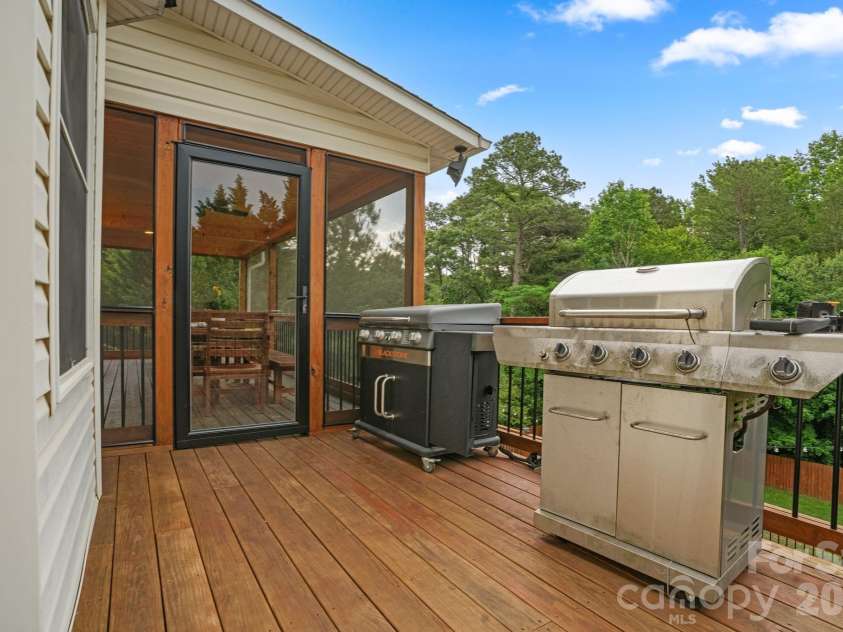 4616 20th Street Place, Hickory, NC 28601.  MLS# CAR4385473, YatesRealty ID 31296. 