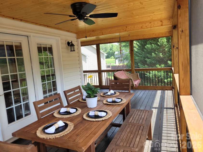 4616 20th Street Place, Hickory, NC 28601.  MLS# CAR4385473, YatesRealty ID 31296. 