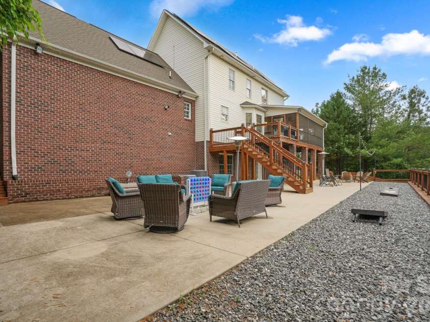 4616 20th Street Place, Hickory, NC 28601.  MLS# CAR4385473, YatesRealty ID 31296. 