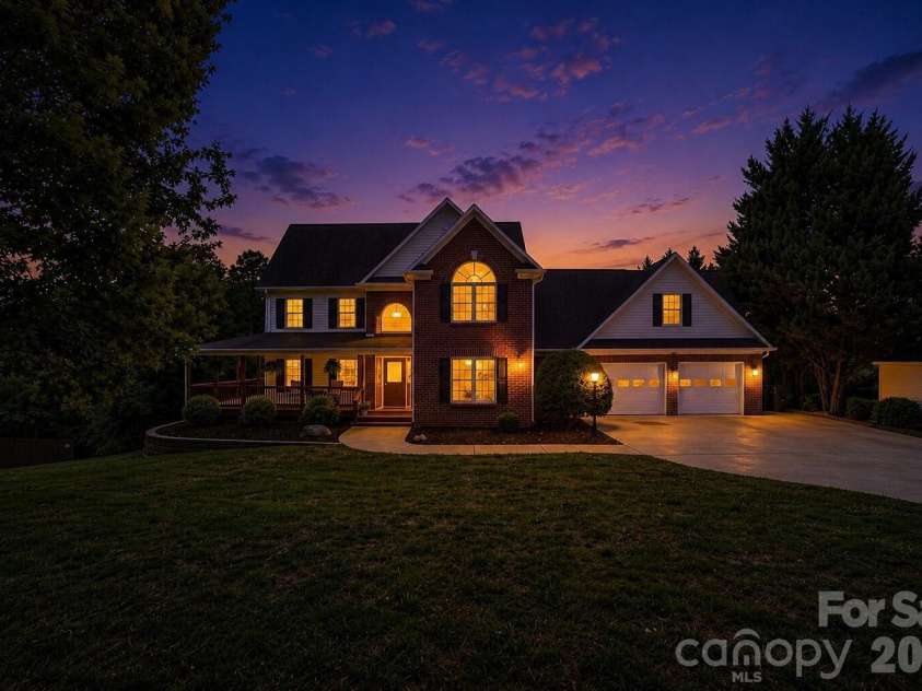 4616 20th Street Place, Hickory, NC 28601.  MLS# CAR4385473, YatesRealty ID 31296. 