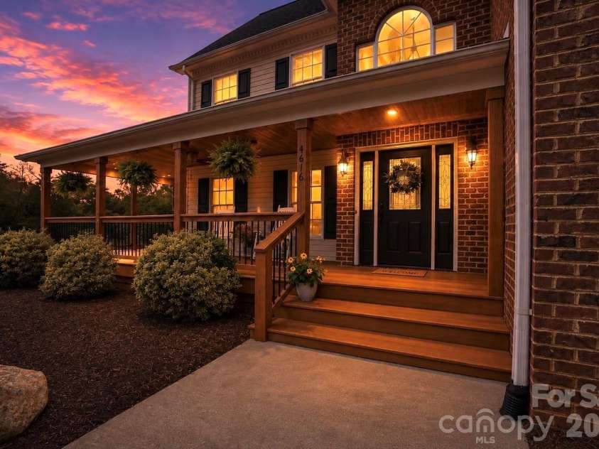 4616 20th Street Place, Hickory, NC 28601.  MLS# CAR4423392, YatesRealty ID 31296. 