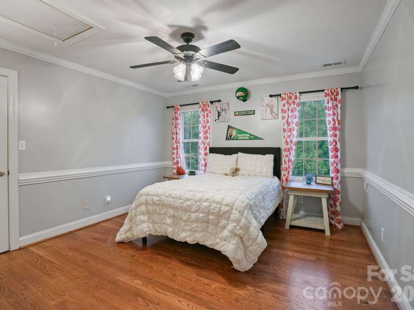 4616 20th Street Place, Hickory, NC 28601.  MLS# CAR4423392, YatesRealty ID 31296. 