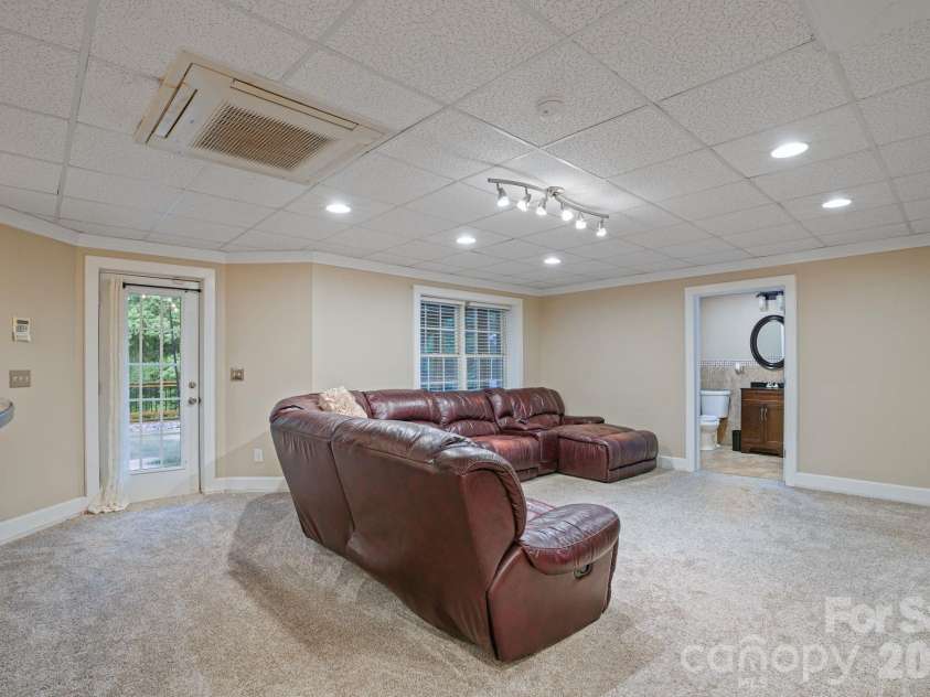 4616 20th Street Place, Hickory, NC 28601.  MLS# CAR4423392, YatesRealty ID 31296. 
