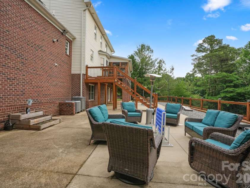 4616 20th Street Place, Hickory, NC 28601.  MLS# CAR4423392, YatesRealty ID 31296. 